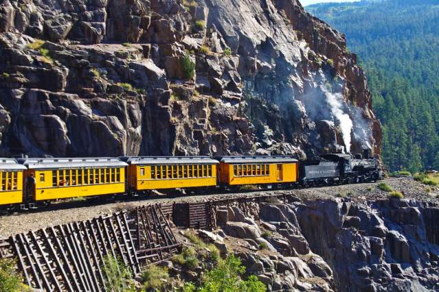 С влак и автомобил през Южно Колорадо