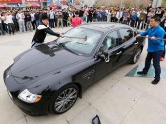 Клиент на Maserati разби Quattroporte – недоволен от сервизното обслужване