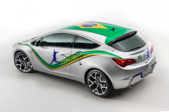 За истинските автомобилни фенове: Новата специална серия Opel Astra Copacabana