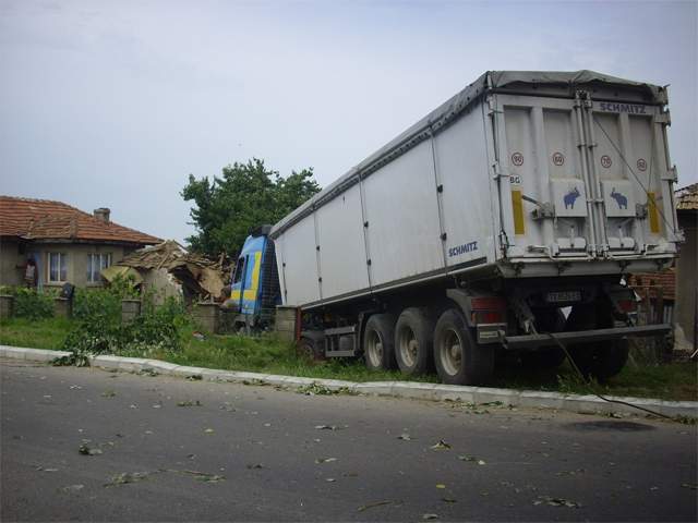 Ограничено е движението на тежкотоварни автомобили над 20 тона по път I-1 Благоевград - Кулата