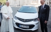 Папата получава Opel Ampera-e: първа стъпка към Ватикана без емисии на CO2